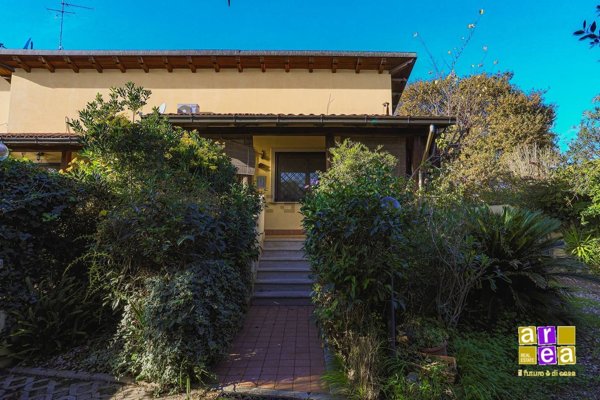 casa indipendente in vendita a Roma in zona Infernetto