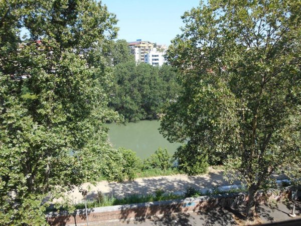 appartamento in vendita a Roma in zona Testaccio