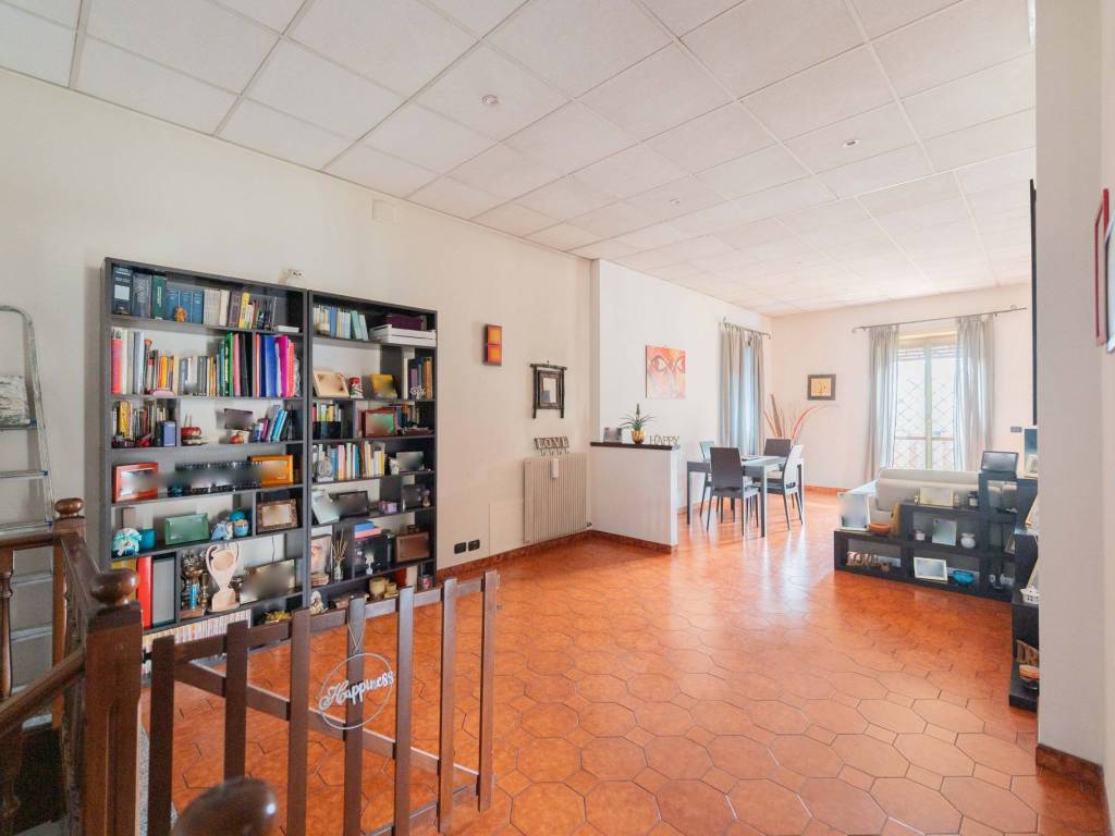 appartamento in vendita a Roma in zona Lago Regillo