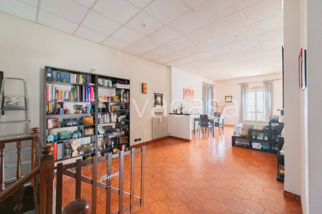 appartamento in vendita a Roma in zona Lago Regillo