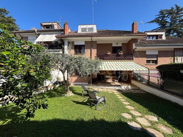 casa indipendente in vendita a Roma in zona Tre Pini - Poggio dei Fiori
