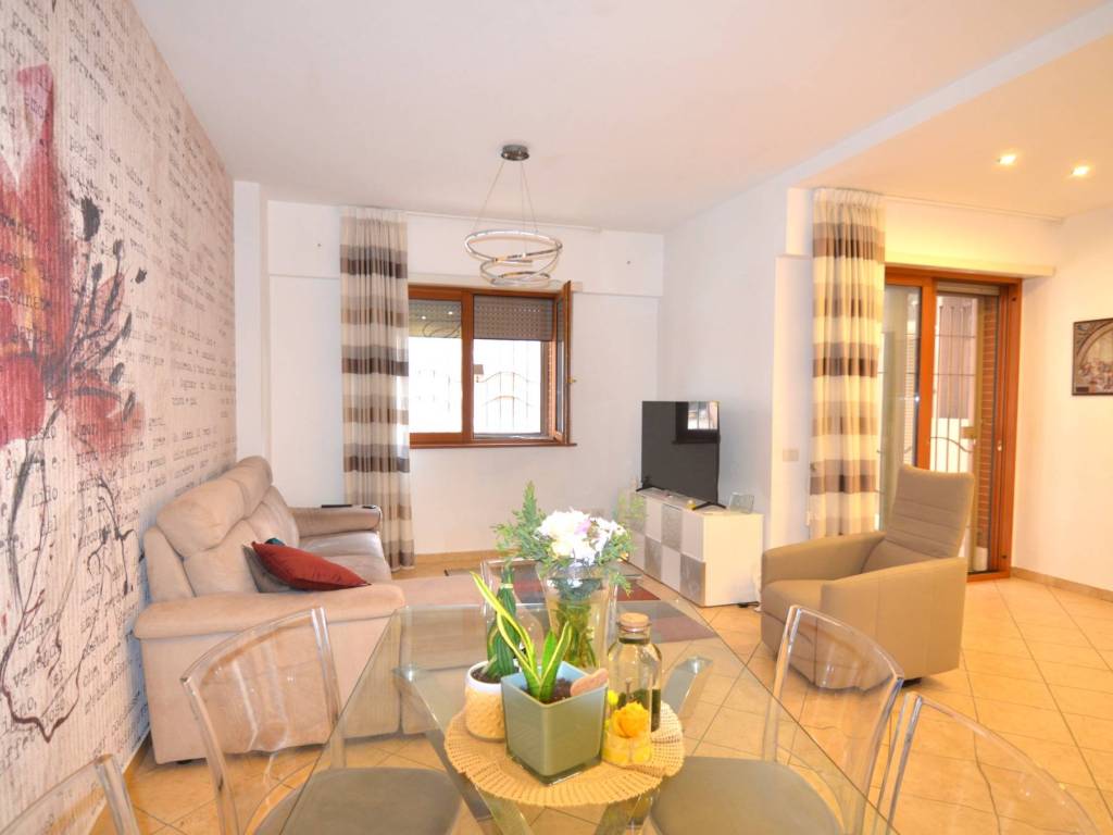 appartamento in vendita a Roma in zona Acilia