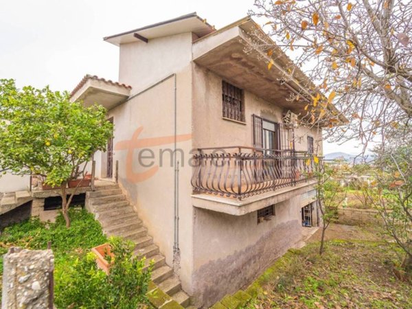 casa indipendente in vendita a Roma in zona Finocchio