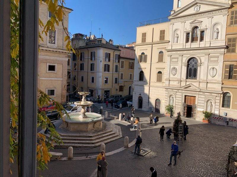 appartamento in vendita a Roma in zona Rione Monti/Campitelli