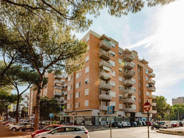 appartamento in vendita a Roma in zona Ostiense