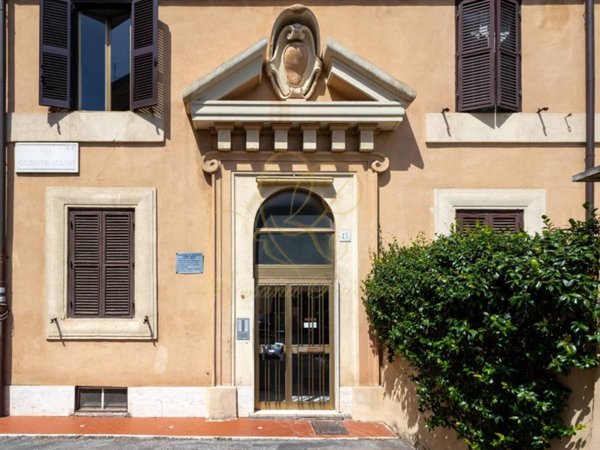 appartamento in vendita a Roma in zona Ostiense