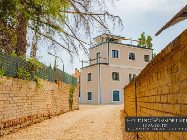 casa indipendente in vendita a Roma