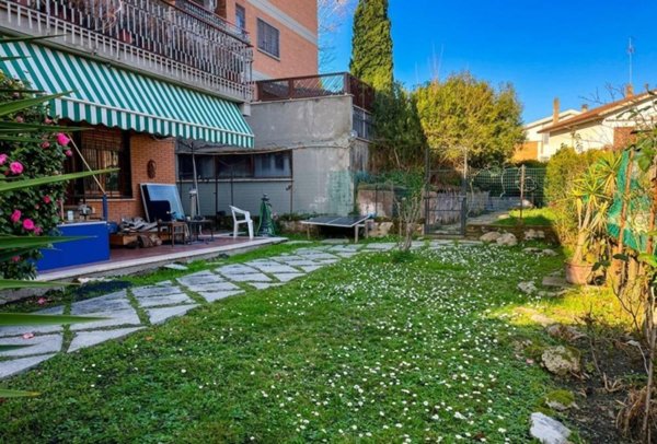 appartamento in vendita a Roma in zona Spinaceto