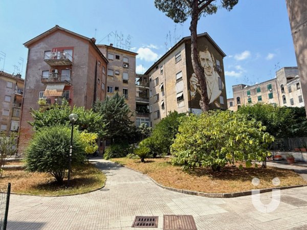 appartamento in vendita a Roma in zona Ostiense