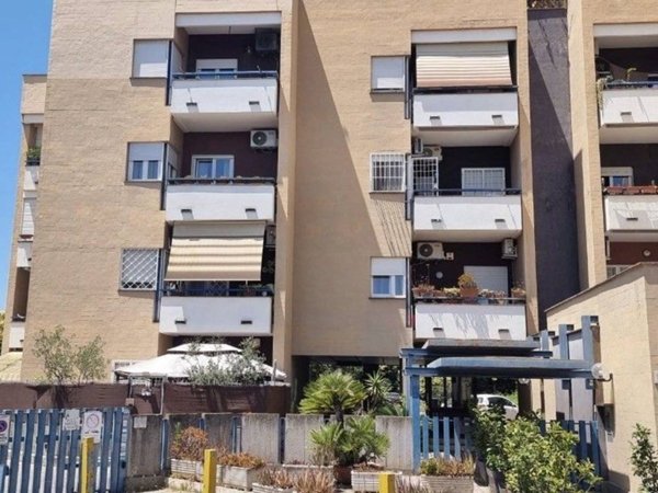 appartamento in vendita a Roma in zona Corviale