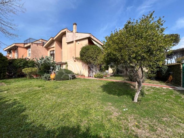 casa indipendente in vendita a Roma in zona Infernetto