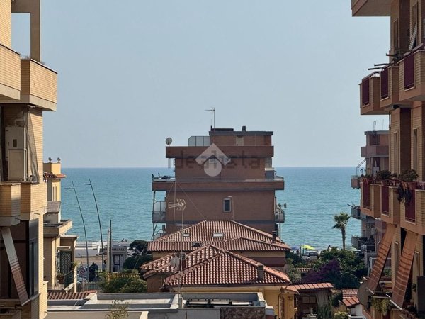 appartamento in vendita a Roma in zona Ostia