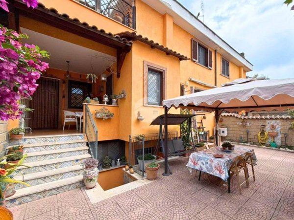 casa indipendente in vendita a Roma