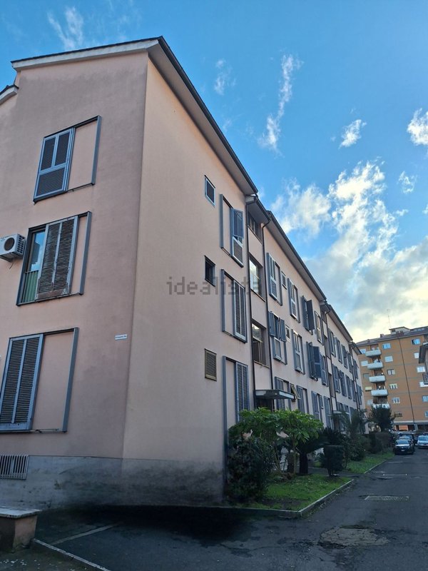 appartamento in vendita a Roma in zona Torre Spaccata