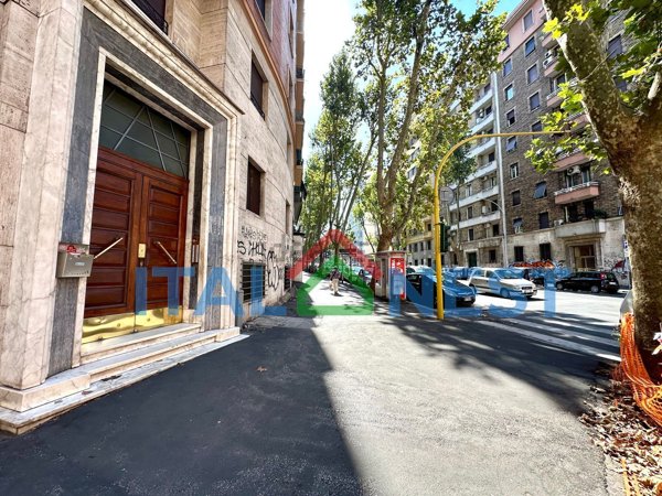 appartamento in vendita a Roma in zona Appio Latino