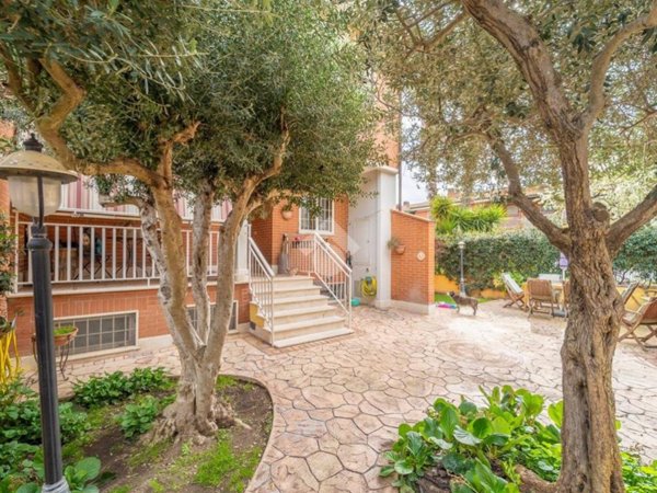 casa indipendente in vendita a Roma