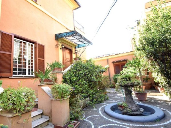 casa indipendente in vendita a Roma in zona Portuense