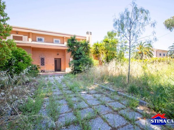 casa indipendente in vendita a Roma in zona Infernetto