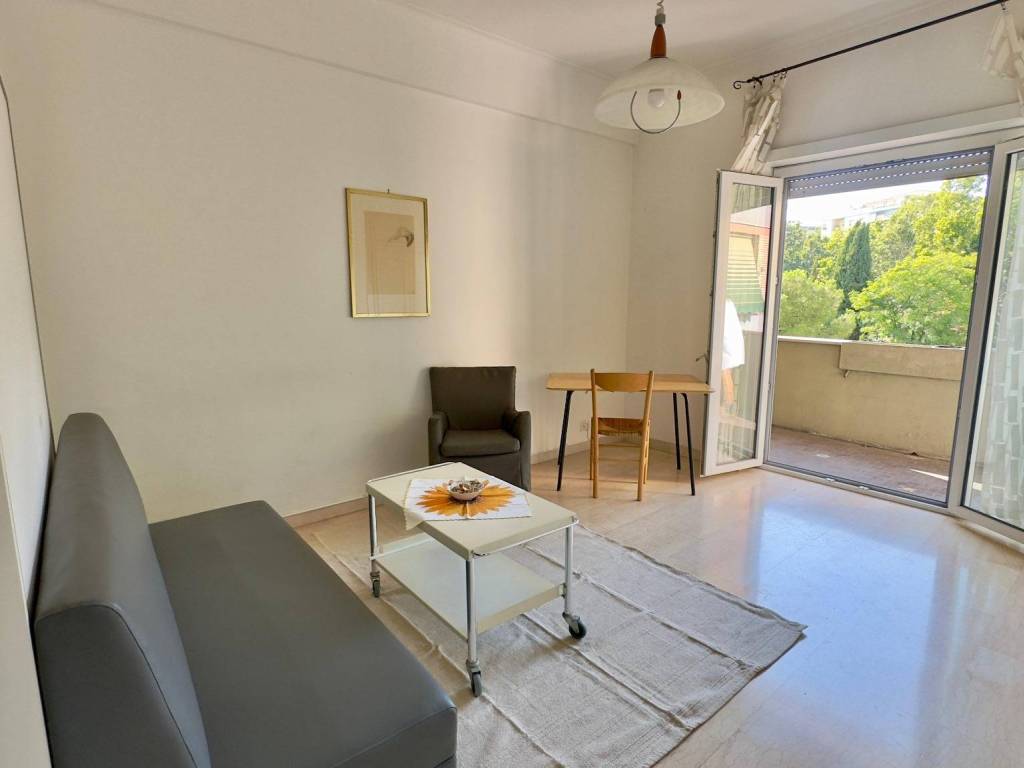 appartamento in vendita a Roma in zona Ostiense