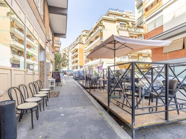 locale commerciale in vendita a Roma