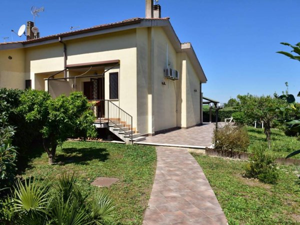 casa indipendente in vendita a Roma in zona Spregamore