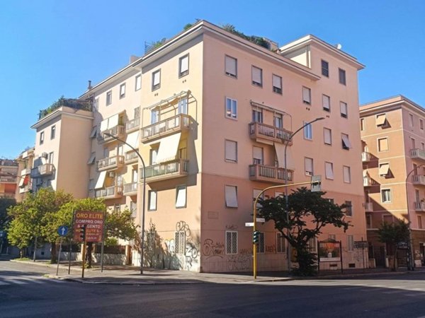 appartamento in vendita a Roma in zona Appio Latino