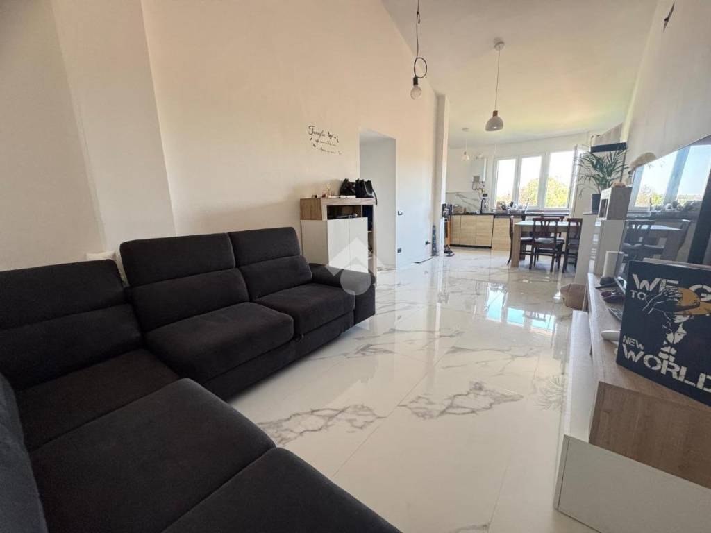 appartamento in vendita a Roma in zona Longarina