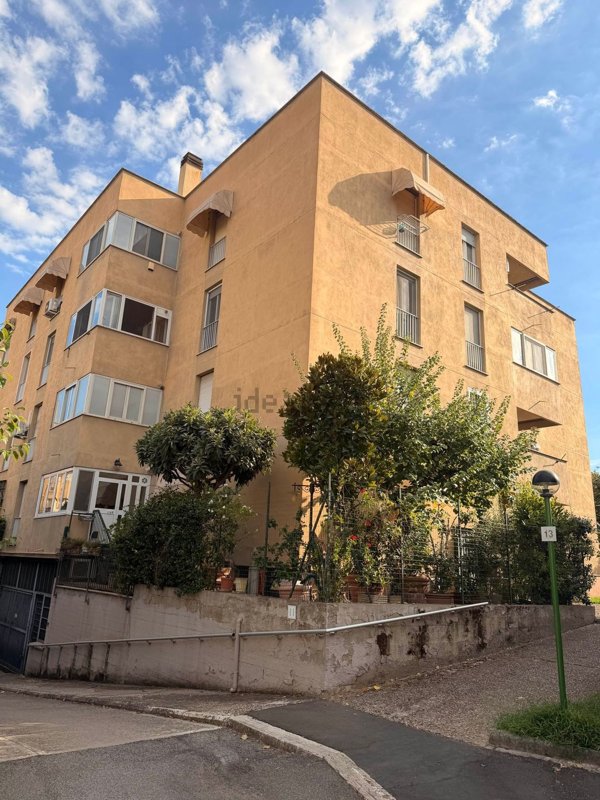 appartamento in vendita a Roma in zona Torre Gaia