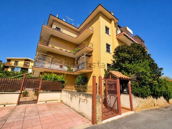 appartamento in vendita a Roma in zona Selva Candida