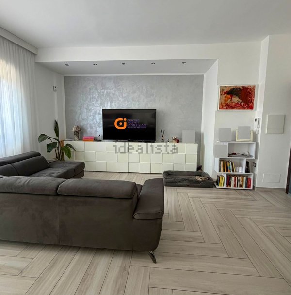 appartamento in vendita a Roma in zona Axa