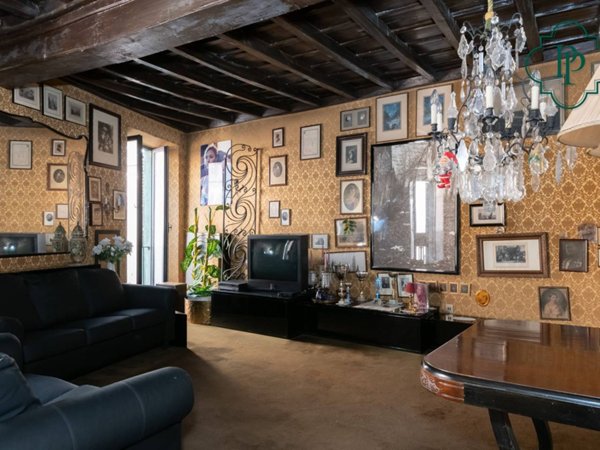 appartamento in vendita a Roma in zona Trevi-Colonna