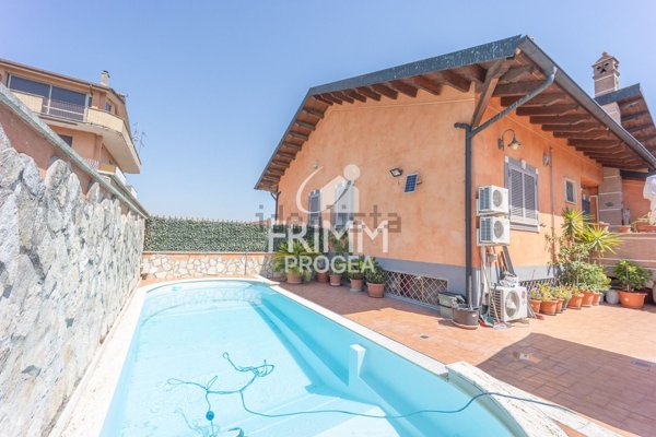 casa indipendente in vendita a Roma in zona Giardini di Corcolle