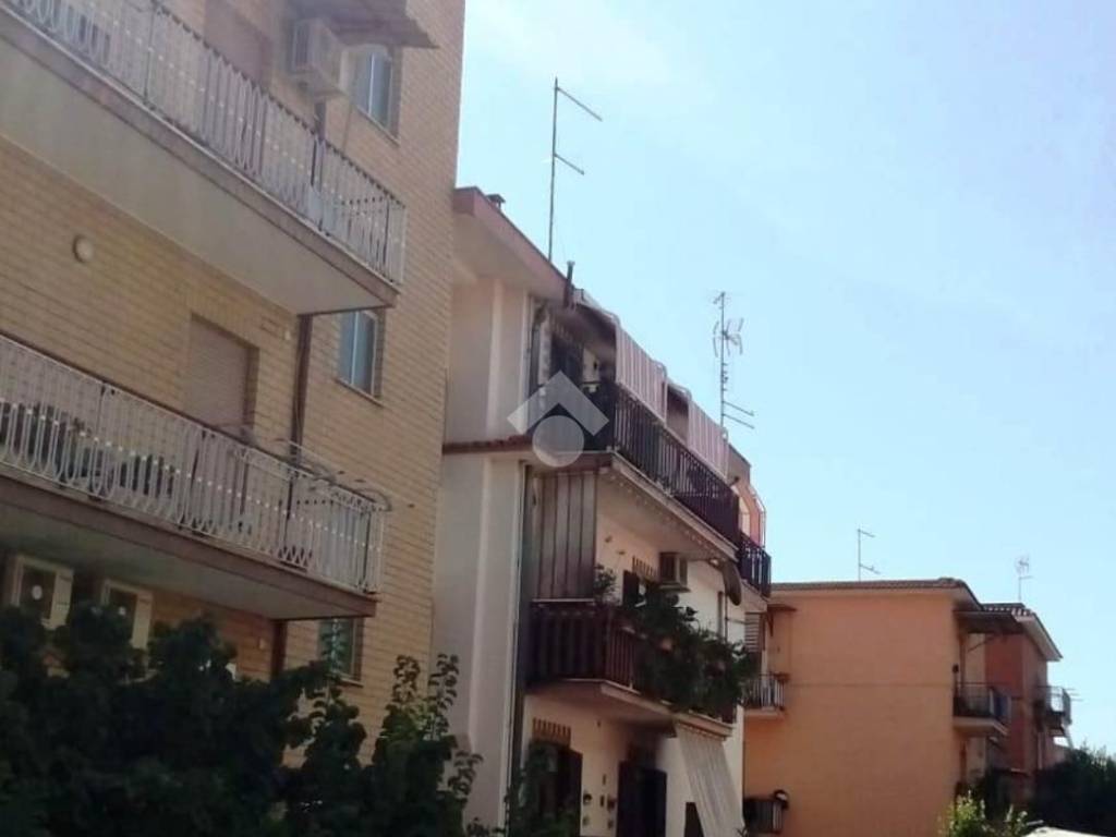 appartamento in vendita a Roma in zona Tor Bella Monaca