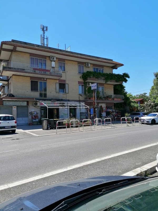locale commerciale in vendita a Roma in zona Settecamini