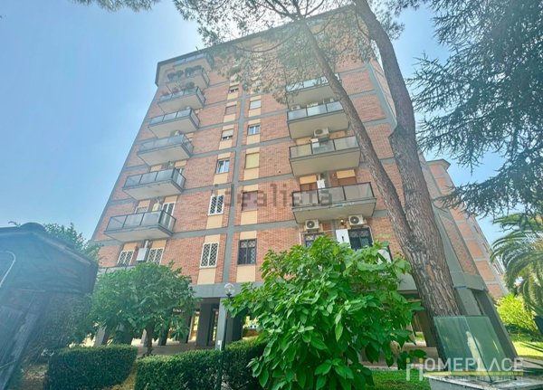 appartamento in vendita a Roma in zona Torre Spaccata