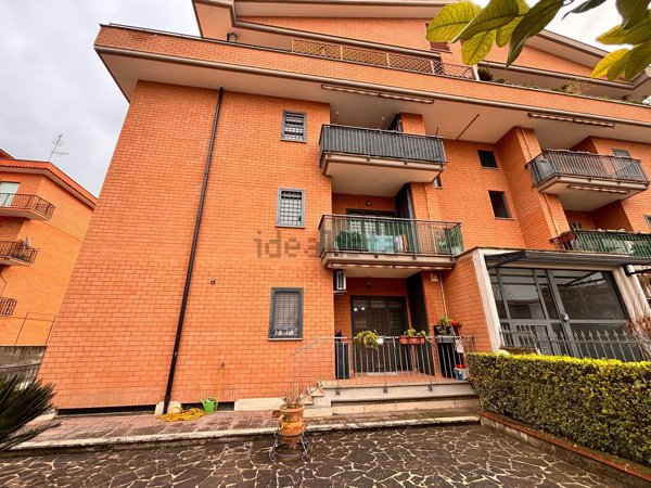 appartamento in vendita a Roma in zona Tor Bella Monaca