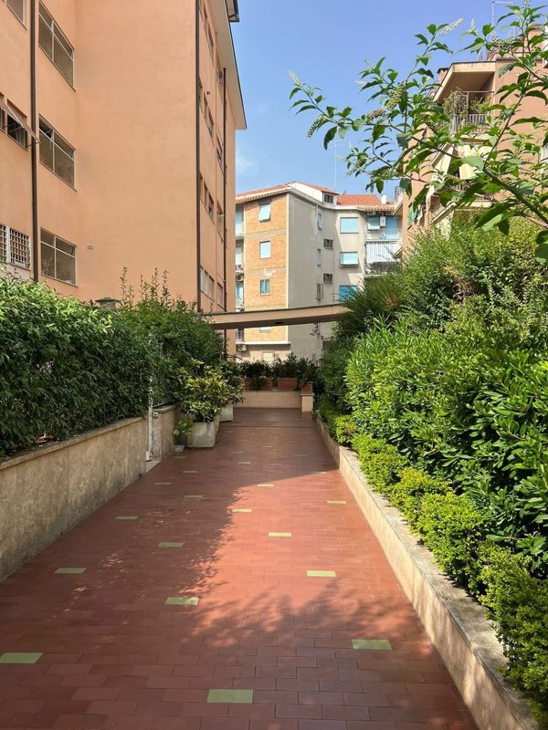 appartamento in vendita a Roma in zona Ardeatino