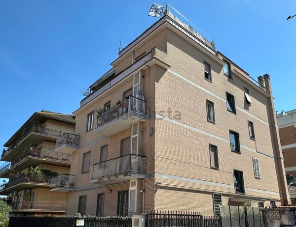 appartamento in vendita a Roma in zona Tomba di Nerone