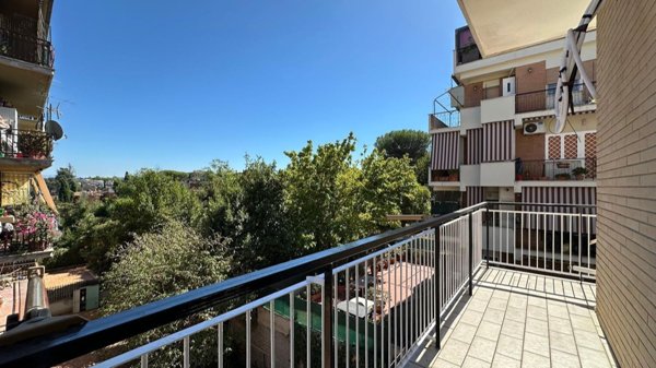 appartamento in vendita a Roma in zona Tomba di Nerone