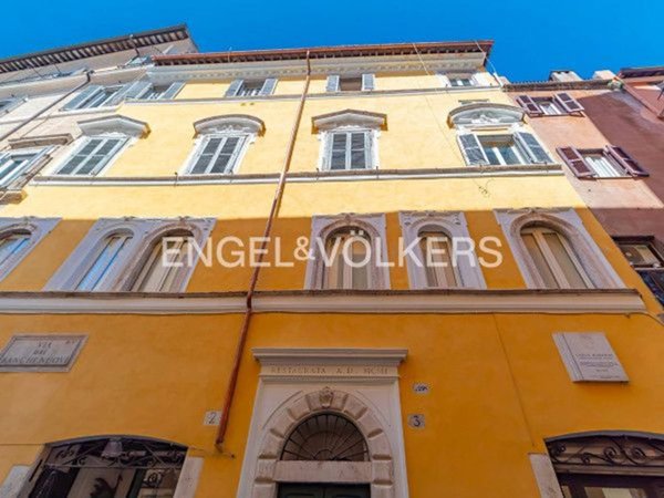 appartamento in vendita a Roma in zona Parione/Sant'Eustachio