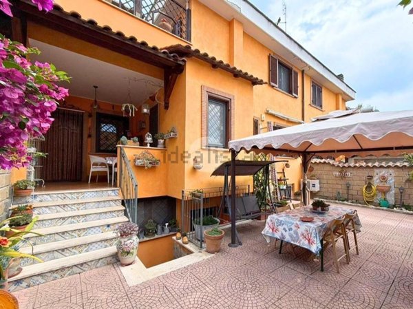casa indipendente in vendita a Roma