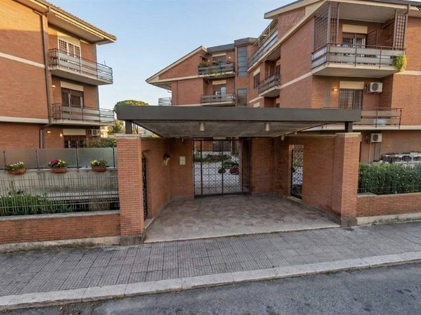 appartamento in vendita a Roma in zona Appio Claudio