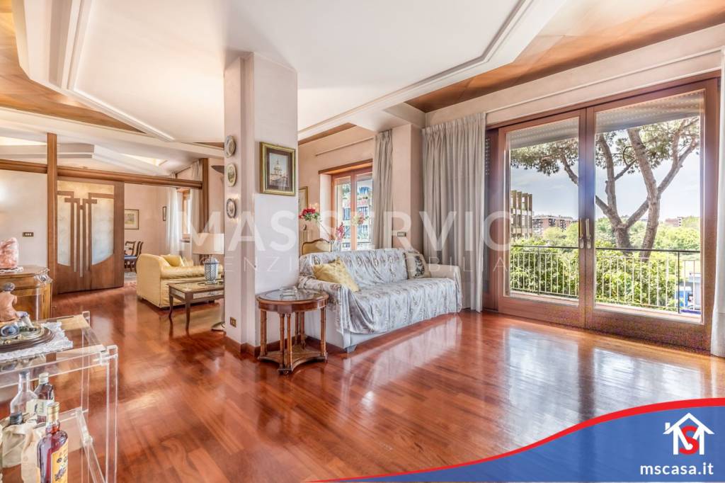appartamento in vendita a Roma in zona EUR