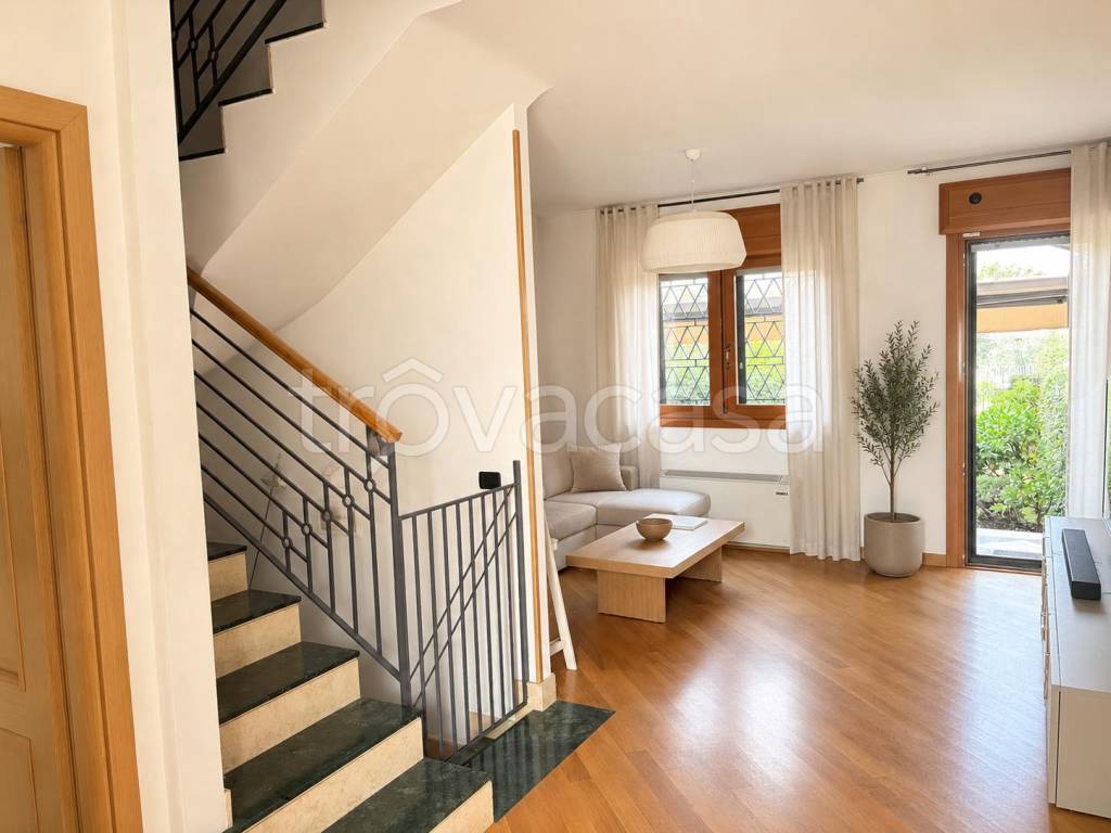 casa indipendente in vendita a Roma in zona Mezzocammino