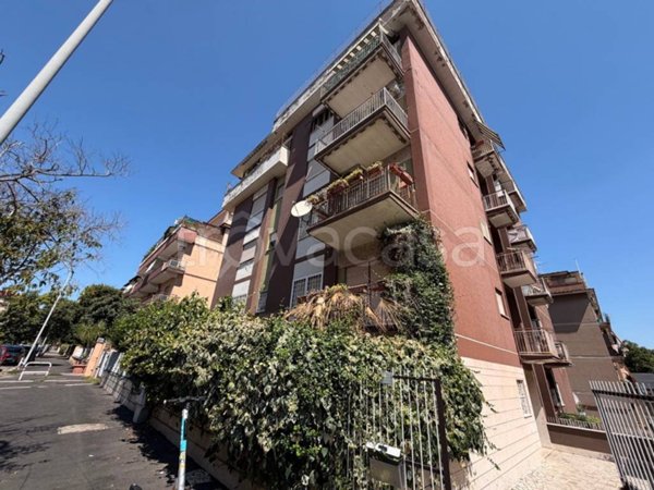 appartamento in vendita a Roma in zona Appio Claudio