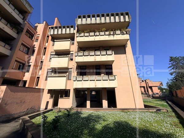 appartamento in vendita a Roma in zona Ardeatino