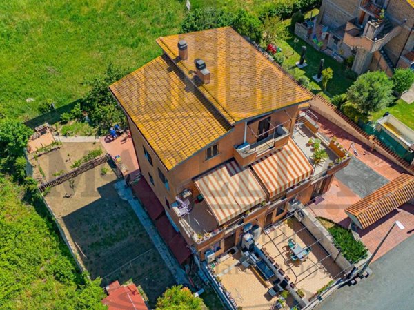 appartamento in vendita a Roma in zona Selva Candida