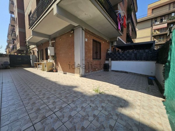 appartamento in vendita a Roma in zona Tor Bella Monaca