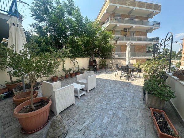 appartamento in vendita a Roma in zona Ardeatino