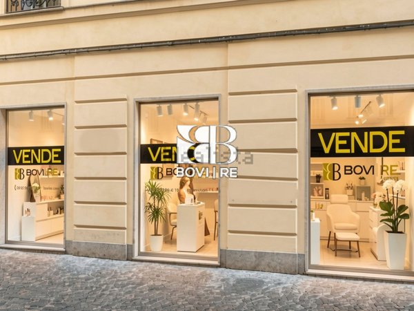 locale commerciale in vendita a Roma in zona Centro Storico
